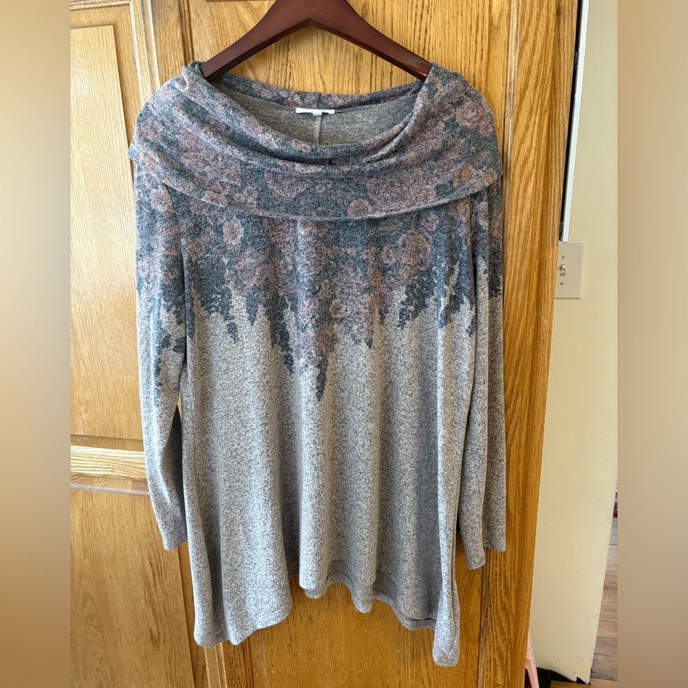 Maurices Patterned Knit Top in Gray and Pink